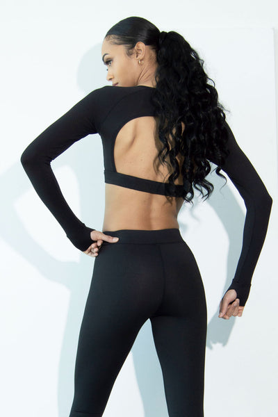 Model wearing our Sia black activewear set back view top close up.